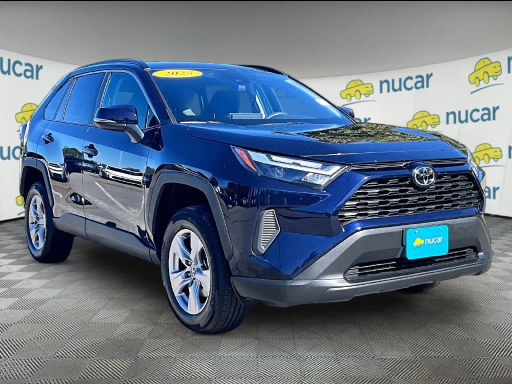 Used 2025  Toyota XLE image 1