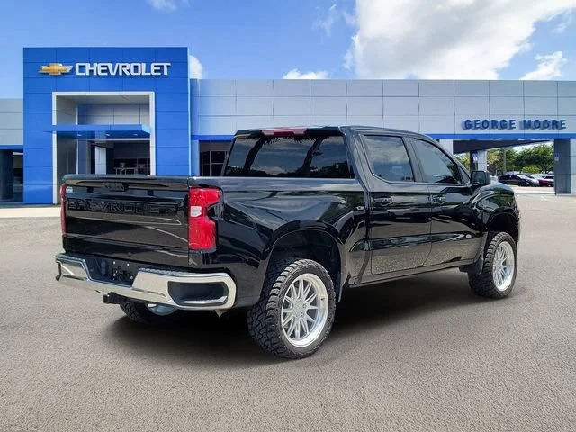 2023 Chevrolet Silverado 1500 LT - Photo 4