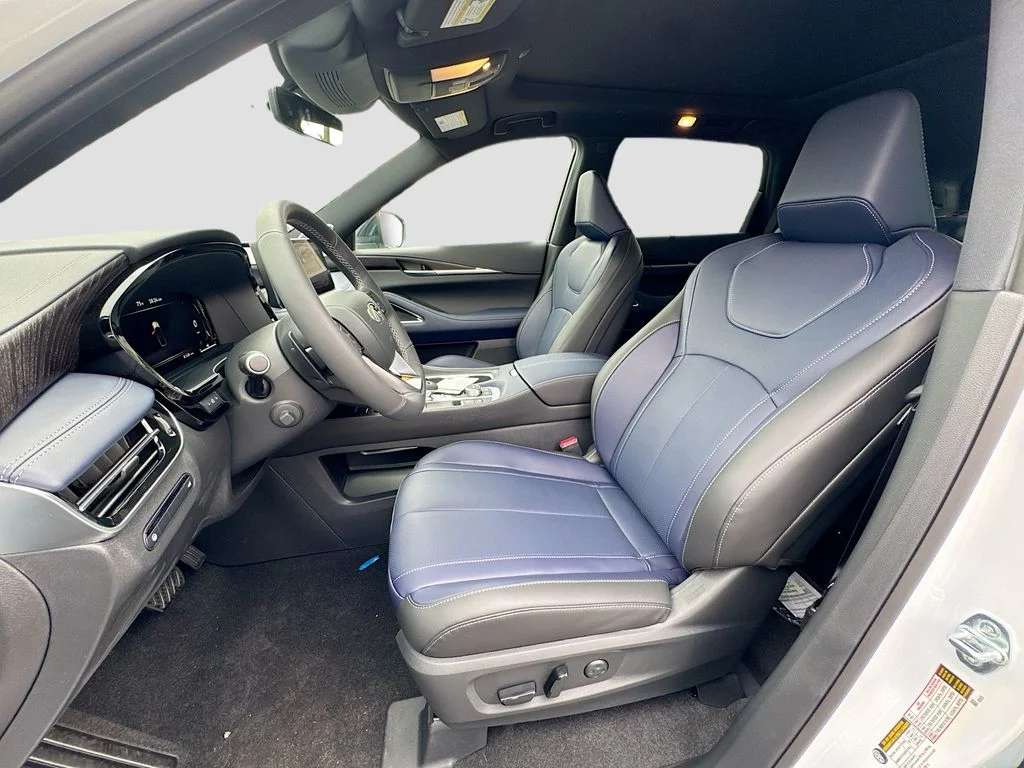 Certified Used 2026 White INFINITI SPORT image 23