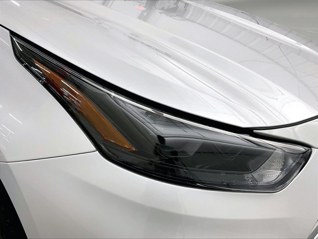 Used 2023 Beige Toyota L image 35