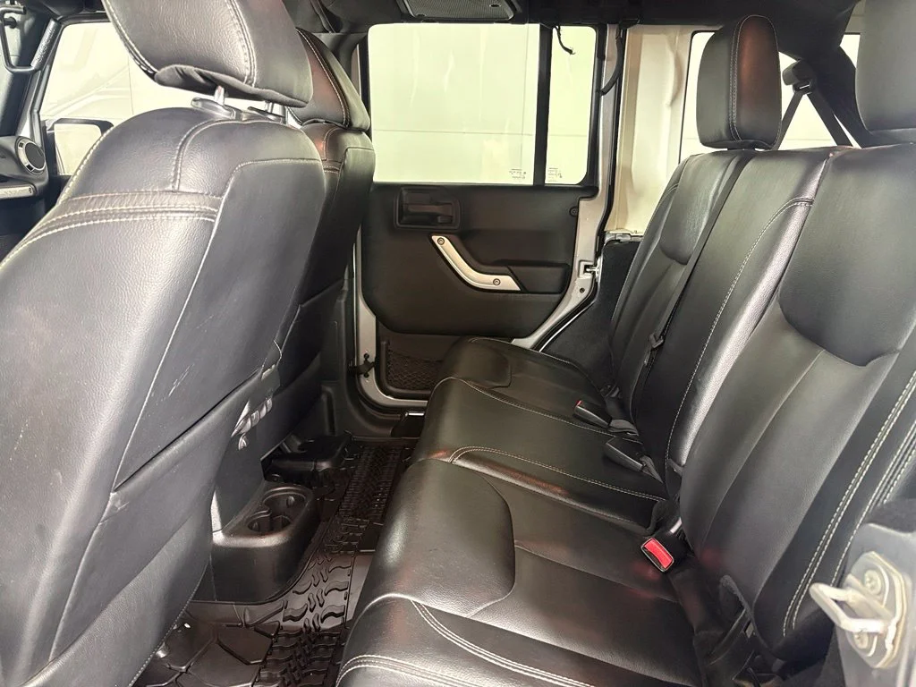 Used 2016 Silver Jeep Unlimited Rubicon image 33