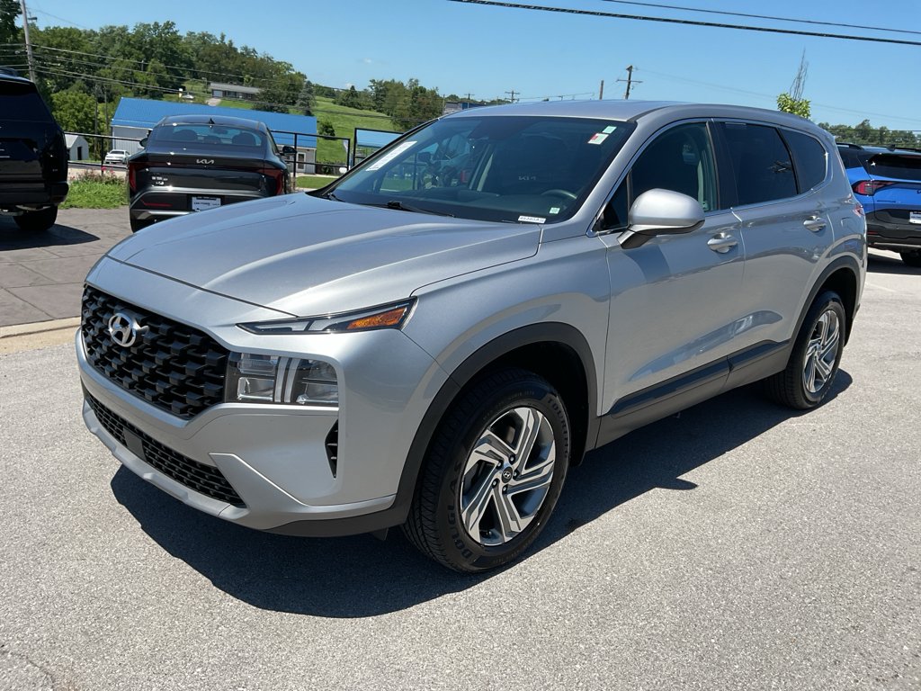 Used 2022 Shimmering Silver Hyundai SE image 4