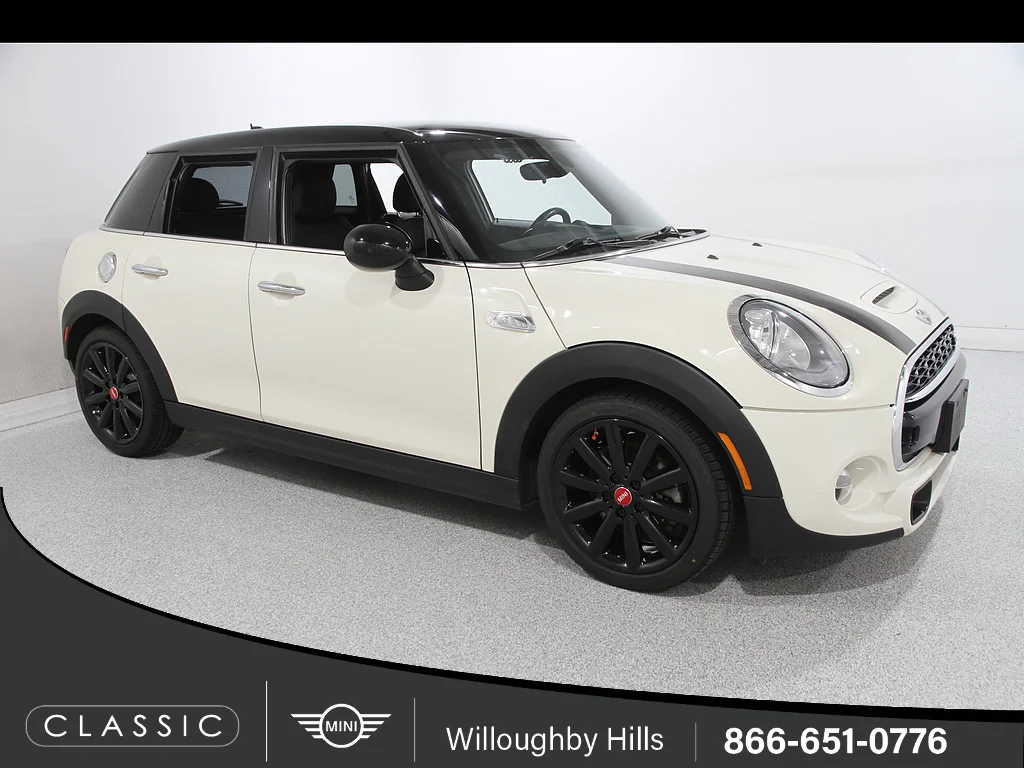 2018 MINI Cooper S 4 Door's photo