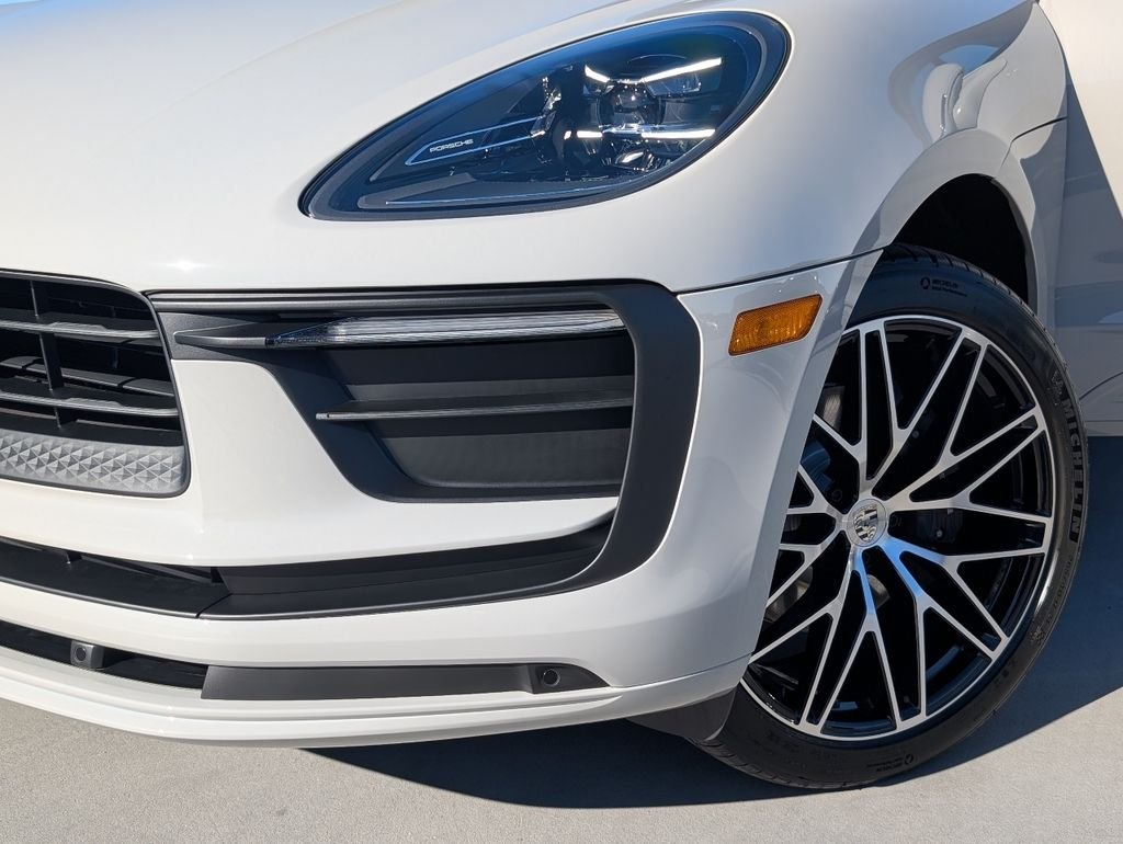 2026 Porsche Macan T - Photo 10