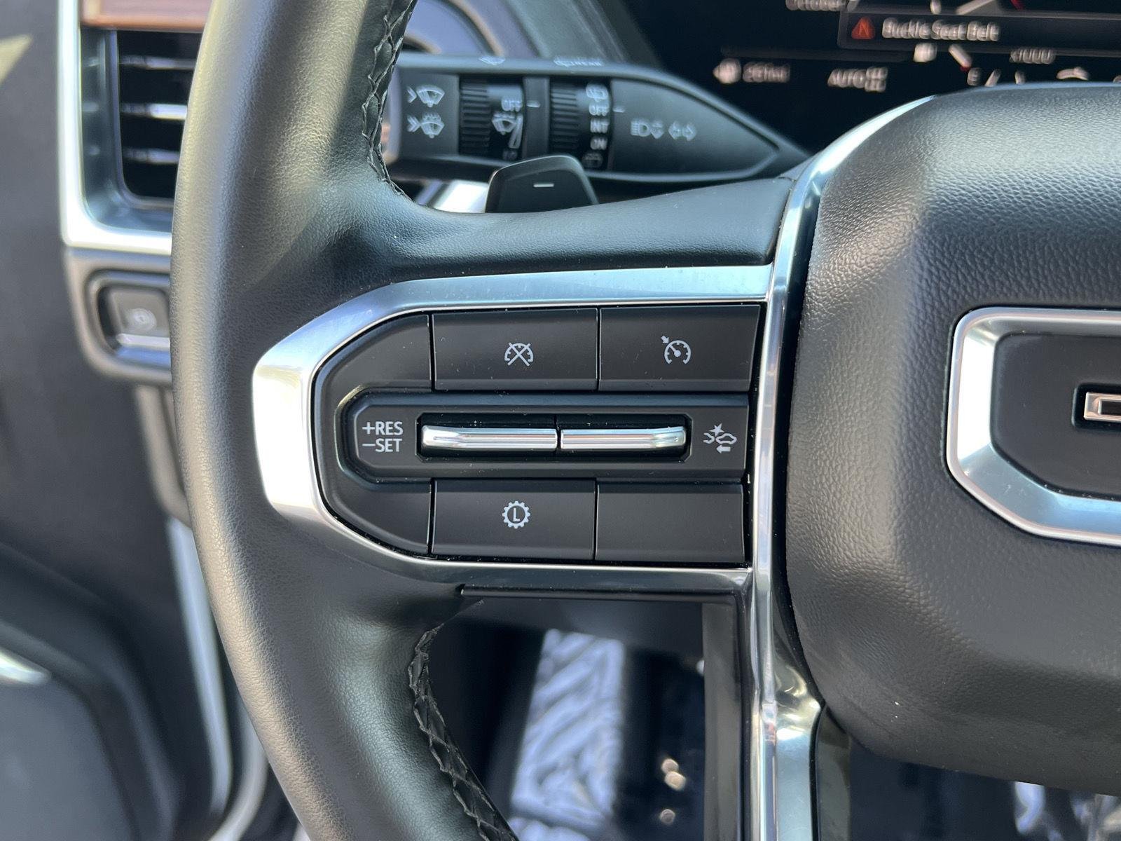 2025 GMC Yukon Denali - Photo 31