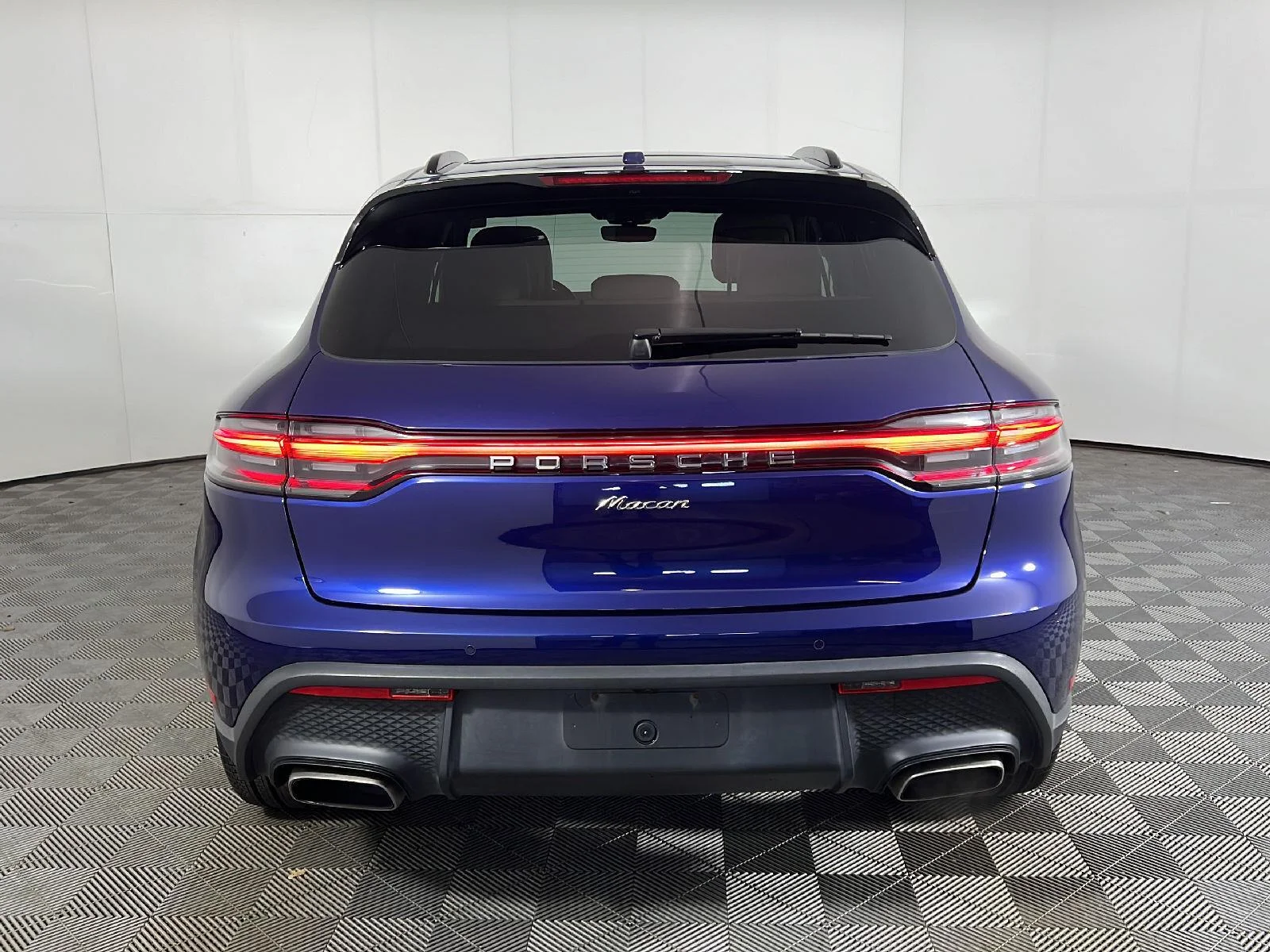 Used 2024 Gentian Blue Metallic Porsche  image 6