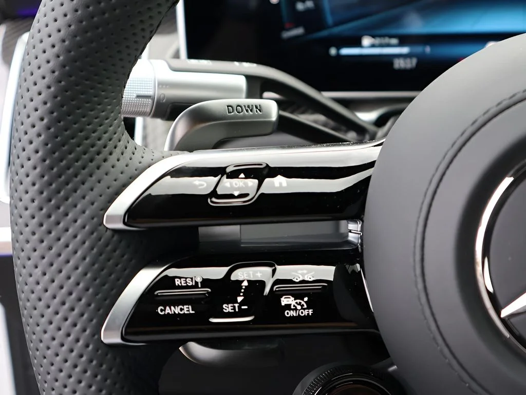 New 2025 MANUFAKTUR Moonlight White Metallic Mercedes-Benz S 63 E AMG® image 33