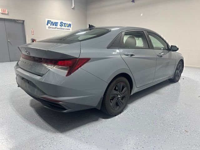 Used 2022 Gray Hyundai SEL image 5