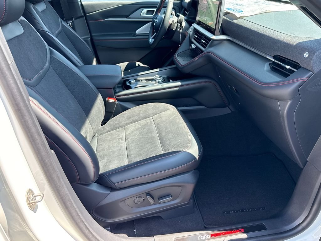 2025 Ford Explorer ST - Photo 13