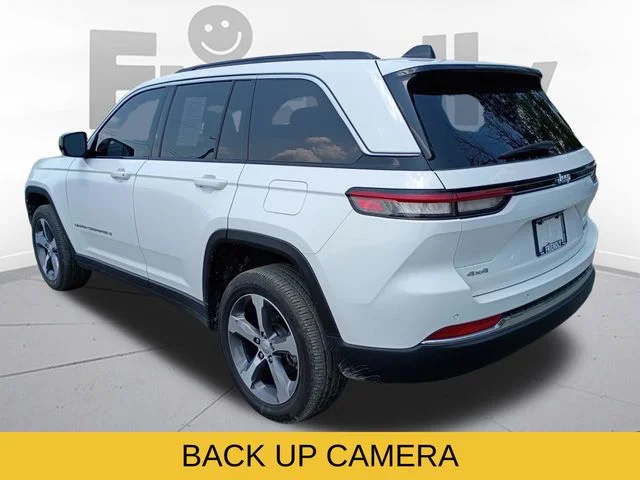 Used 2025 White Jeep Limited image 9