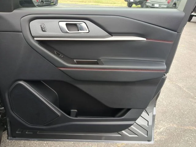 Used 2025 Gray Ford ST-Line image 34