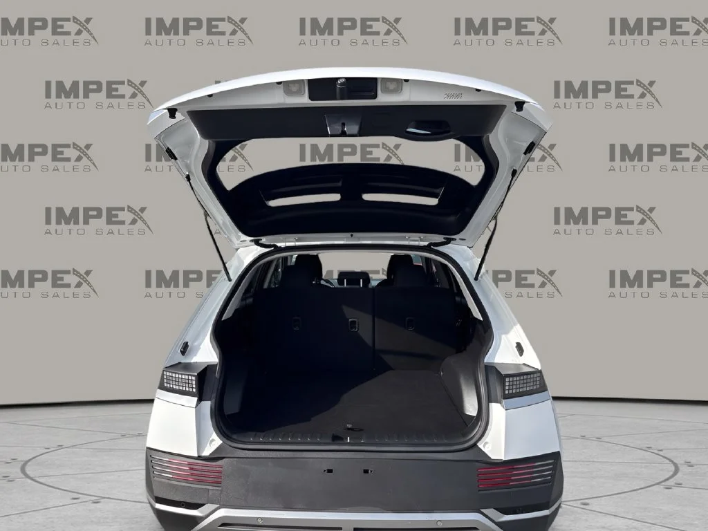 Used 2023 White Hyundai SE Standard Range image 26