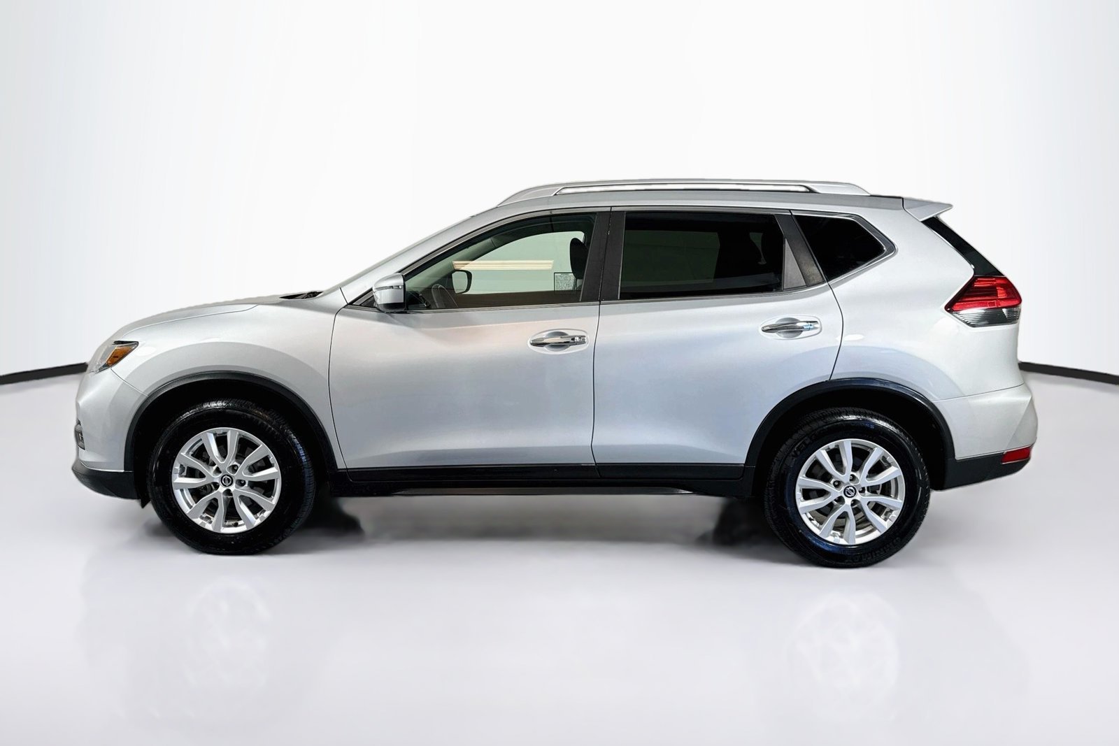 Used 2017 Brilliant Silver Nissan SV image 8