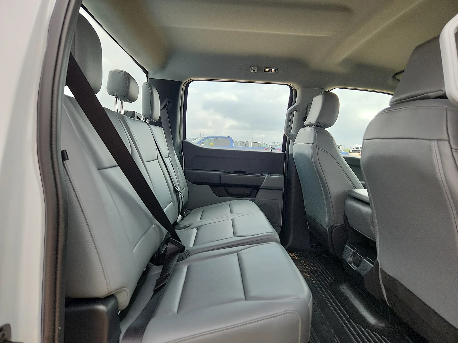 New 2026 Oxford White Ford F-250® XL image 19