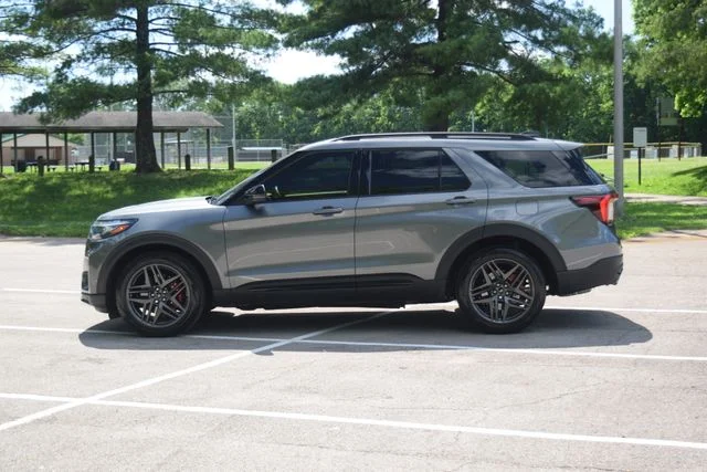 Used 2025 Gray Ford ST image 23