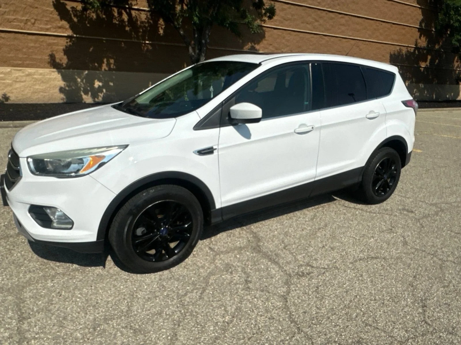 Used 2017 Oxford White Ford SE image 9