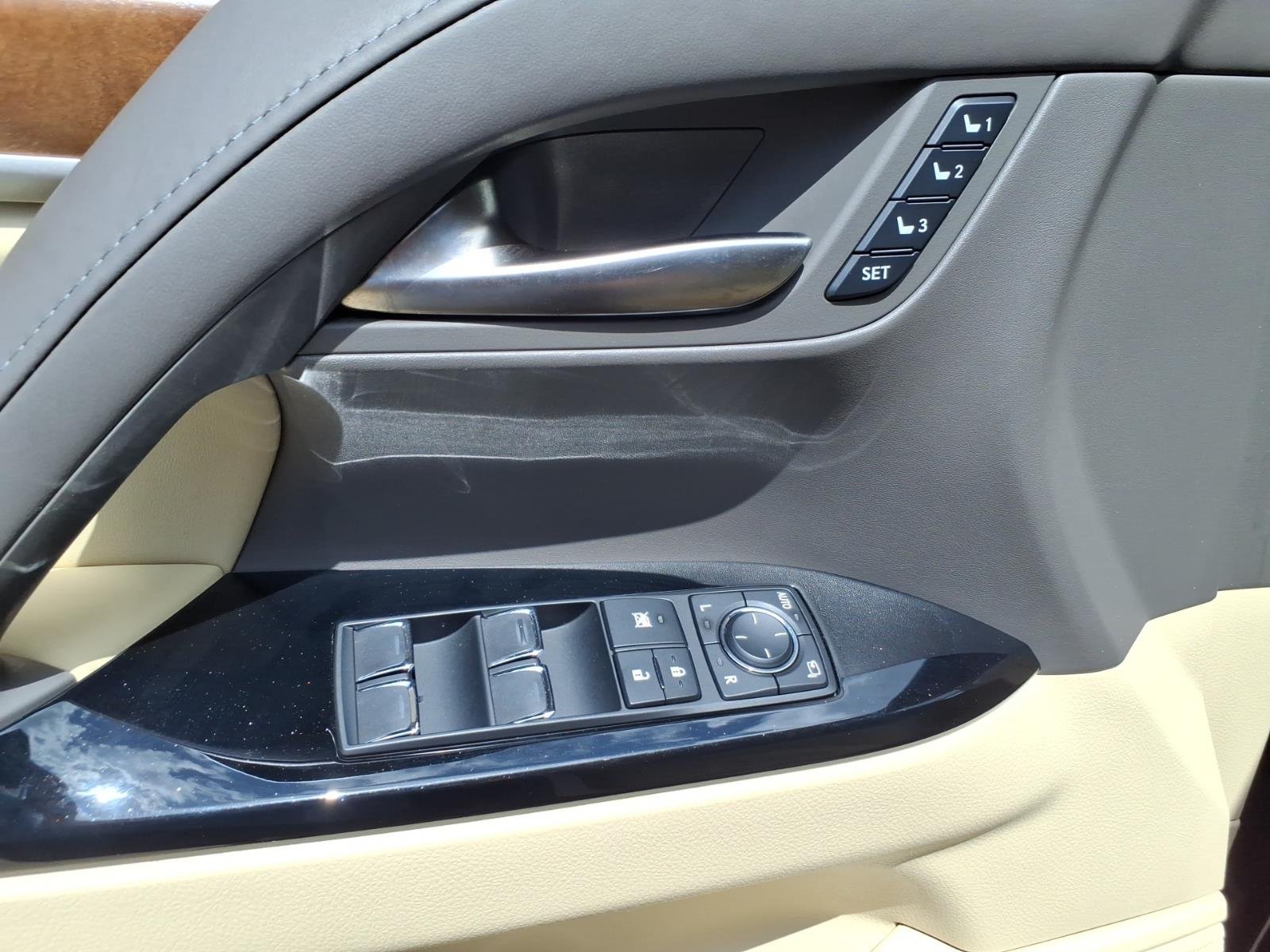 Used 2020 Black Onyx Lexus Three-Row image 24