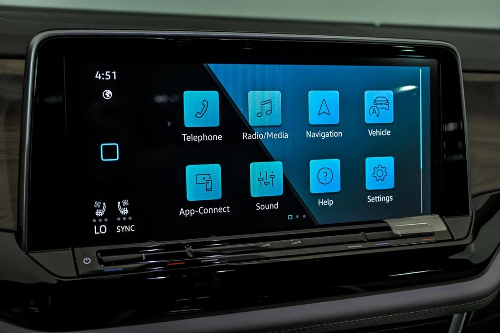 New 2026 Black Volkswagen 2.0T SE w/Technology image 13