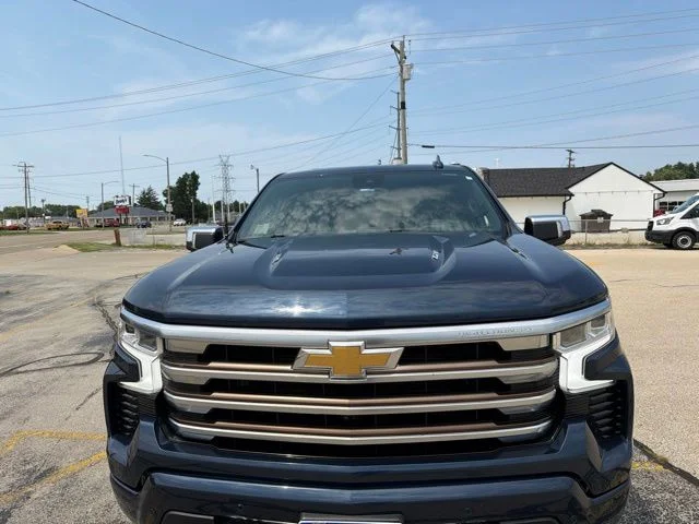 Used 2022 Northsky Blue Metallic Chevrolet High Country image 3