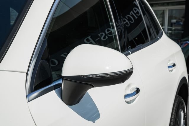 New 2026 Polar White Mercedes-Benz GLC 300 image 16