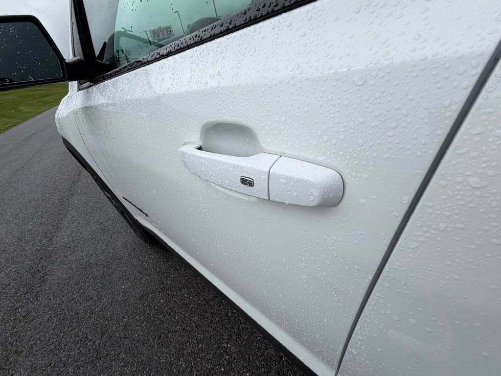 Used 2022 Summit White GMC SLE image 55