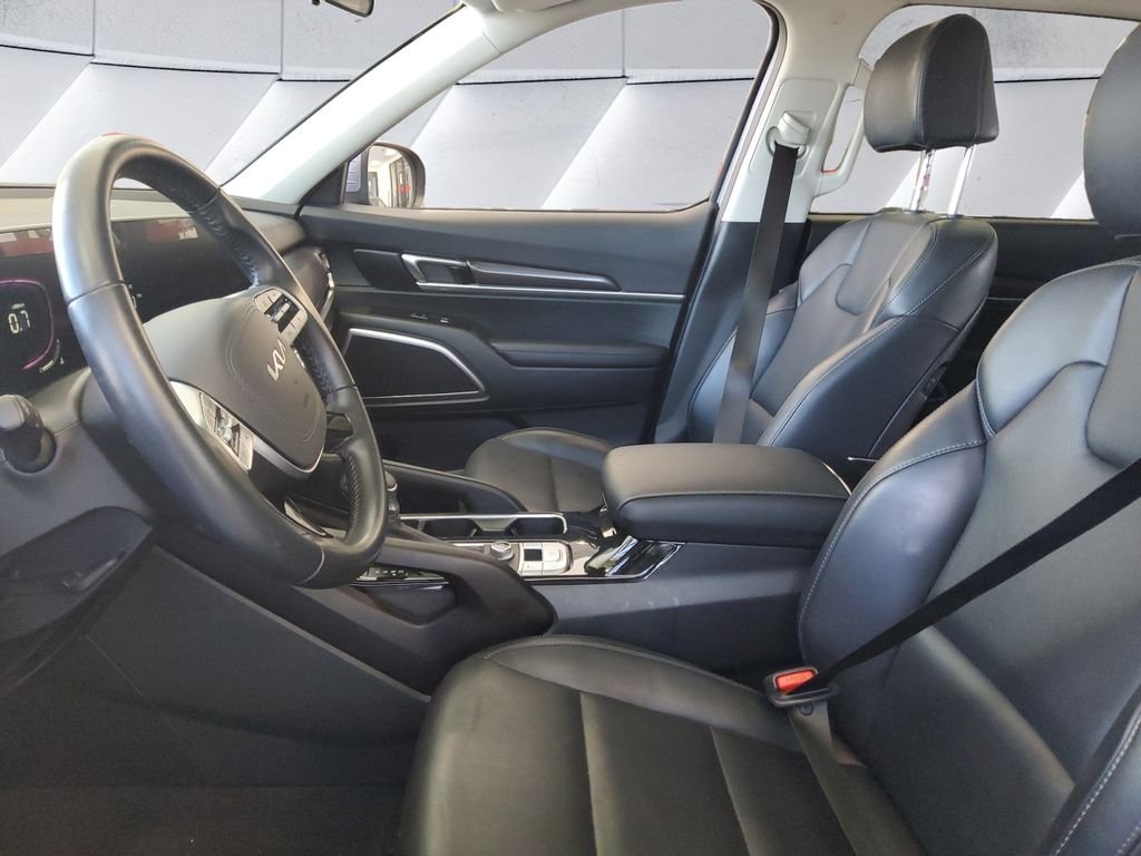 Used 2025 Silver Kia S image 7