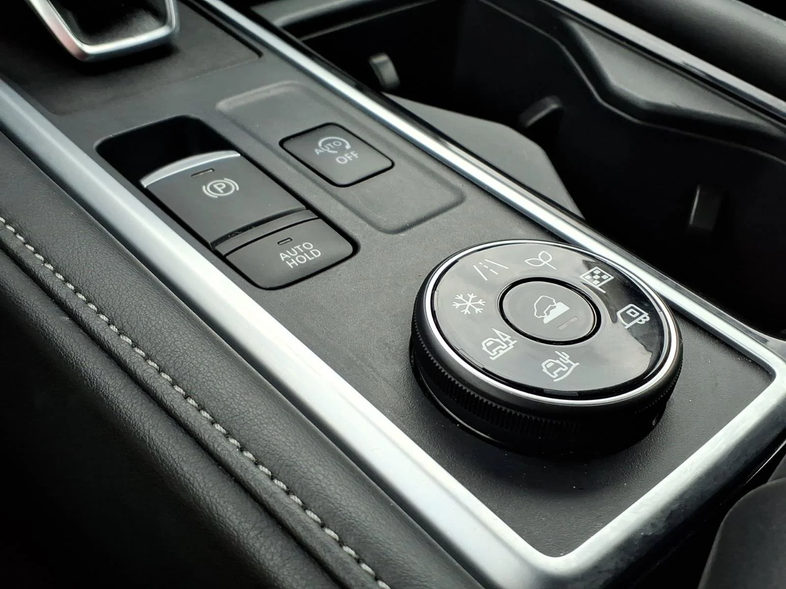 Used 2025 Gun Metallic Nissan SL image 16