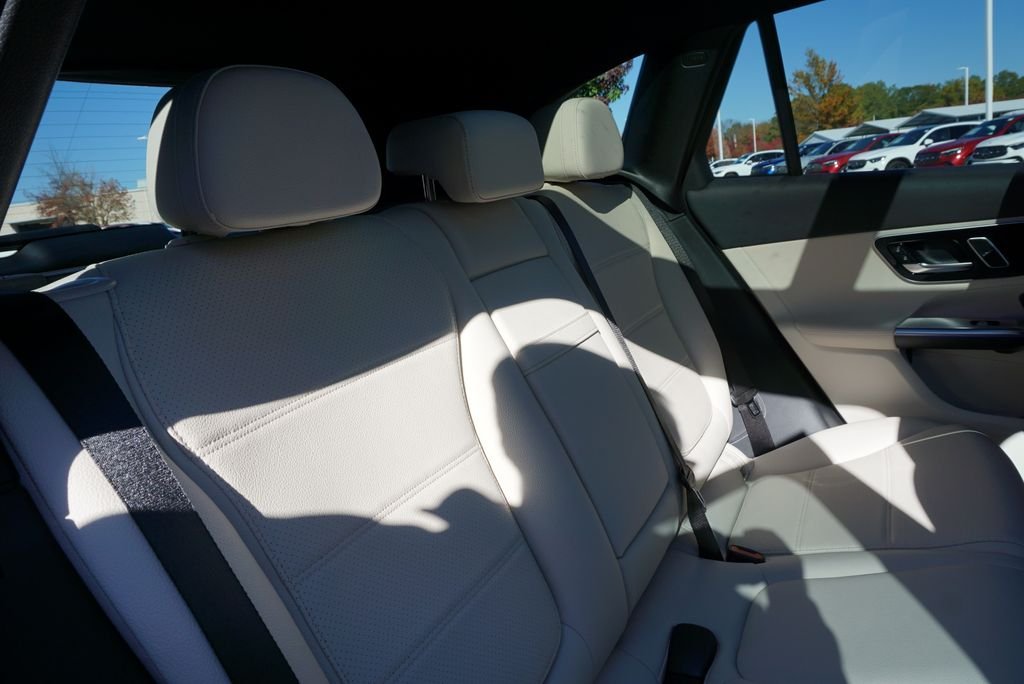 Used 2026 Patagonia Red Metallic Mercedes-Benz GLC 300 image 60