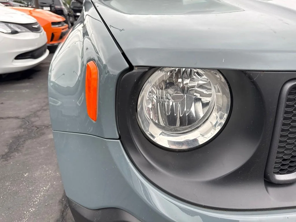 Used 2017 Gray Jeep Trailhawk image 12