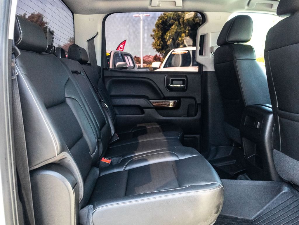 Used 2018 White GMC SLT image 22