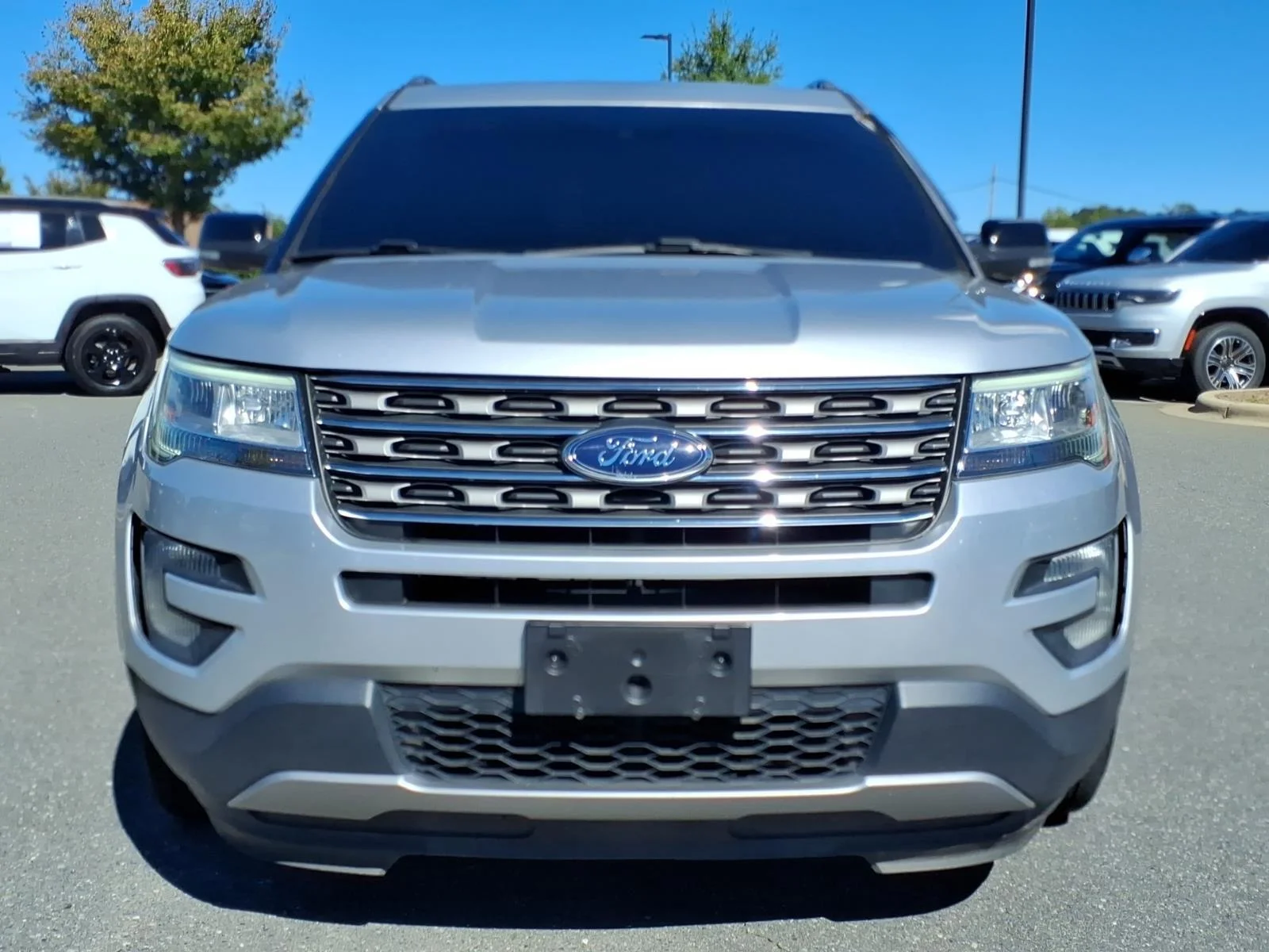 Used 2017 Ingot Silver Ford XLT image 10