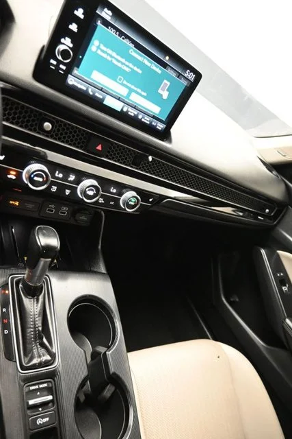 Used 2023 White Honda Touring image 17