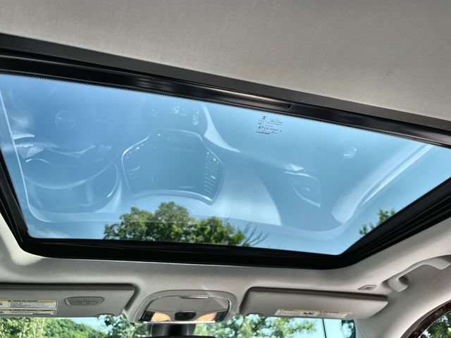 Used 2019  Jeep Limited image 17