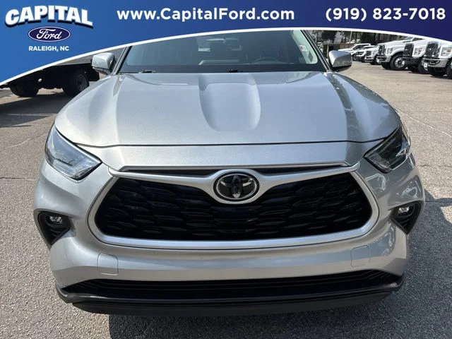 Used 2023 Silver Toyota LE image 10