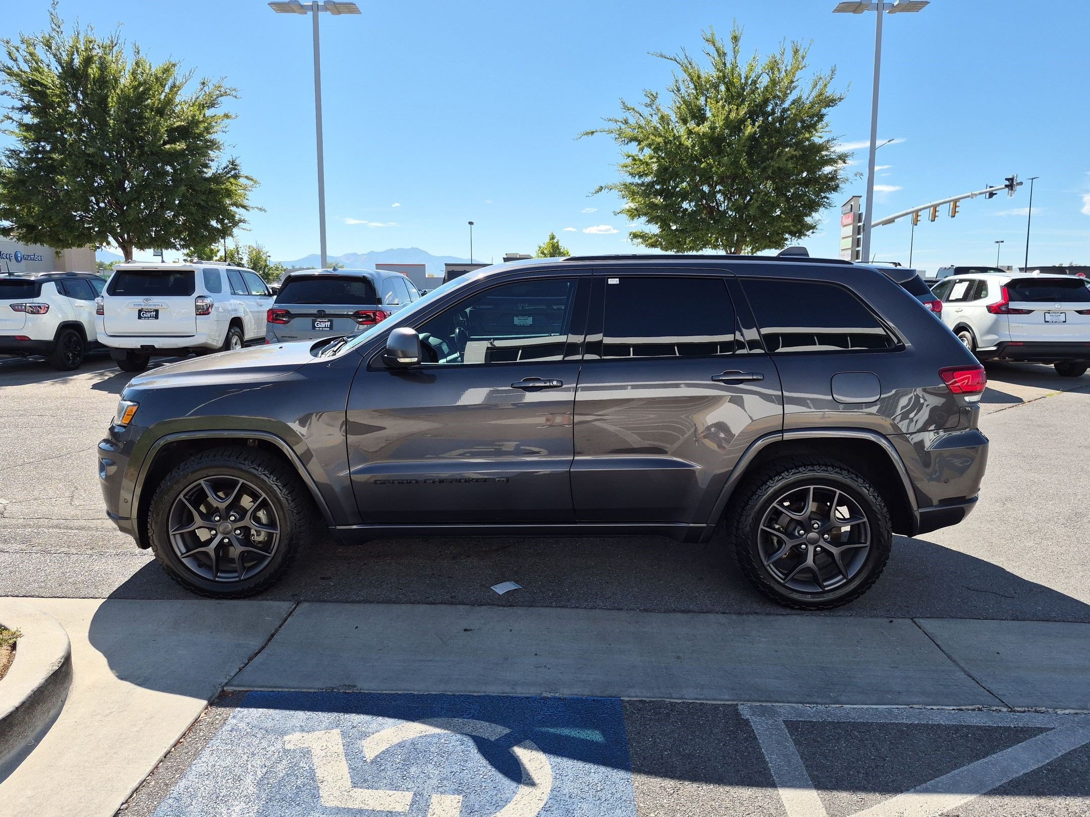 Used 2021 Granite Crystal Metallic Clearcoat Jeep 80th Anniversary image 6
