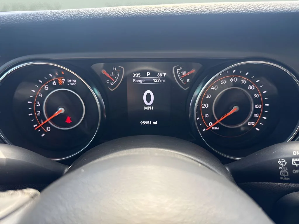 Used 2022 Silver Jeep Sport S image 21