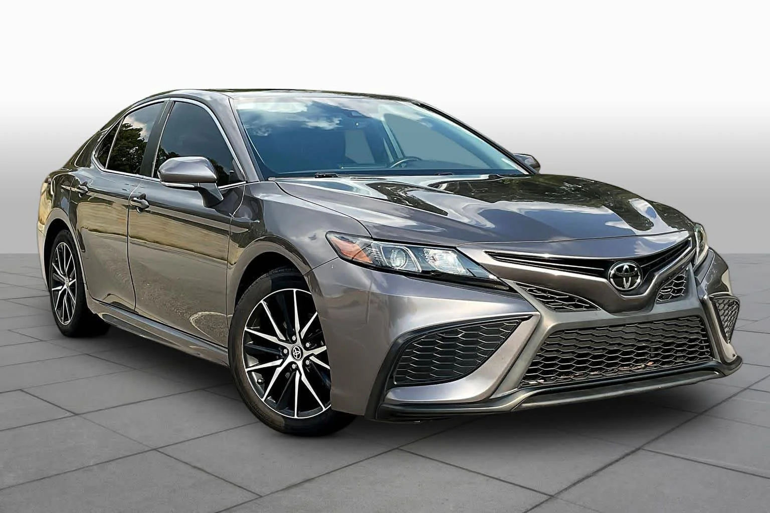 Used 2024 Predawn Gray Mica Toyota SE image 3