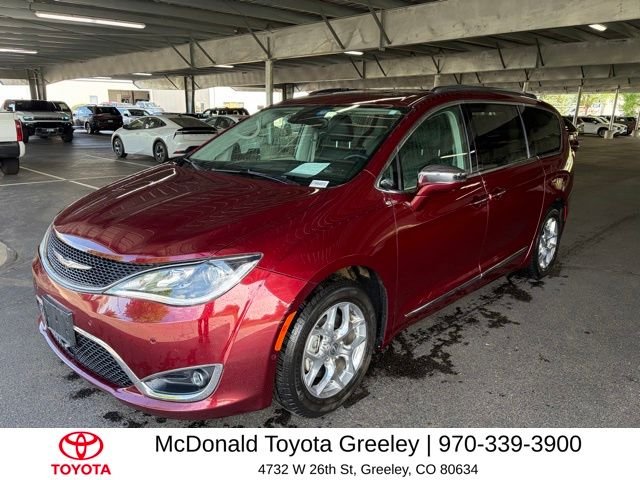 2017 Chrysler Pacifica Limited's photo