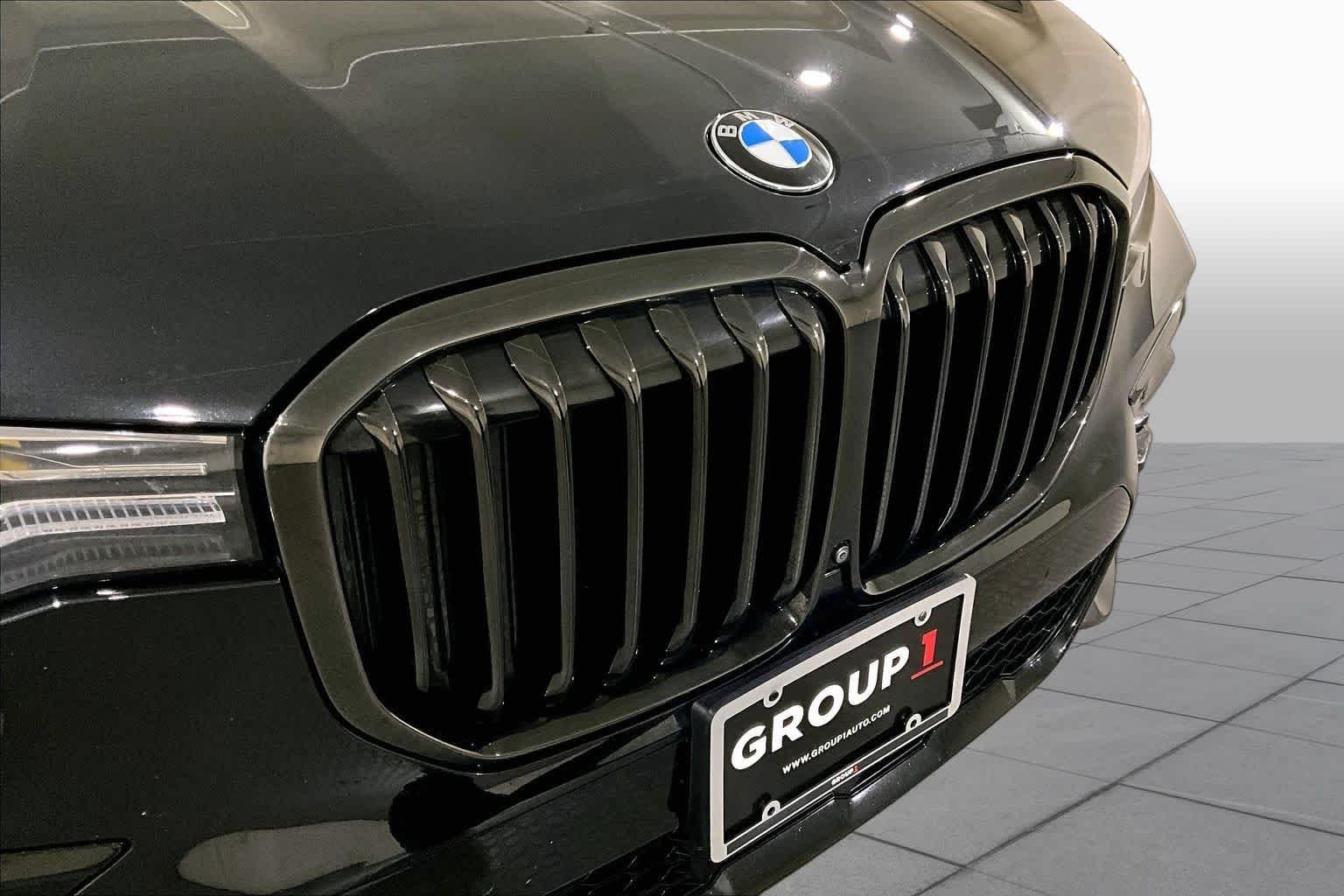 Used 2022 Black Sapphire Metallic BMW M50i image 31