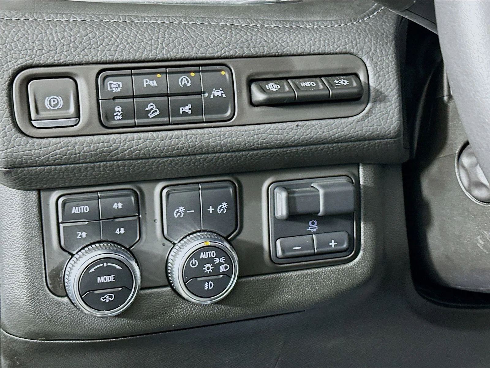 Used 2024 Onyx Black GMC Denali image 10
