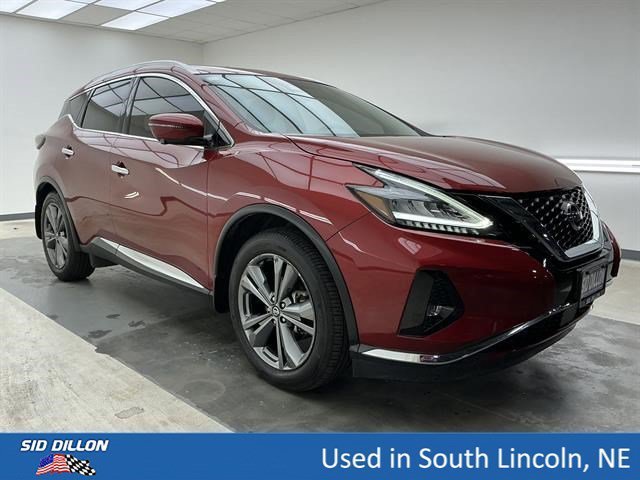 Used 2020 Cayenne Red Metallic Nissan Platinum image 3