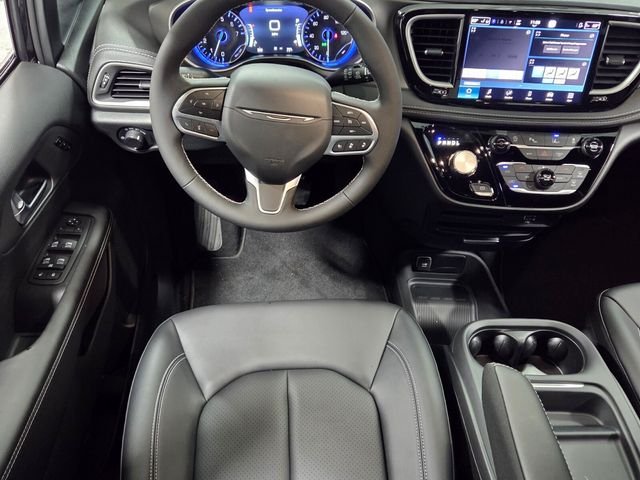 New 2027 Diamond Black Crystal Pearl-Coat Exterior Paint Chrysler Select image 7
