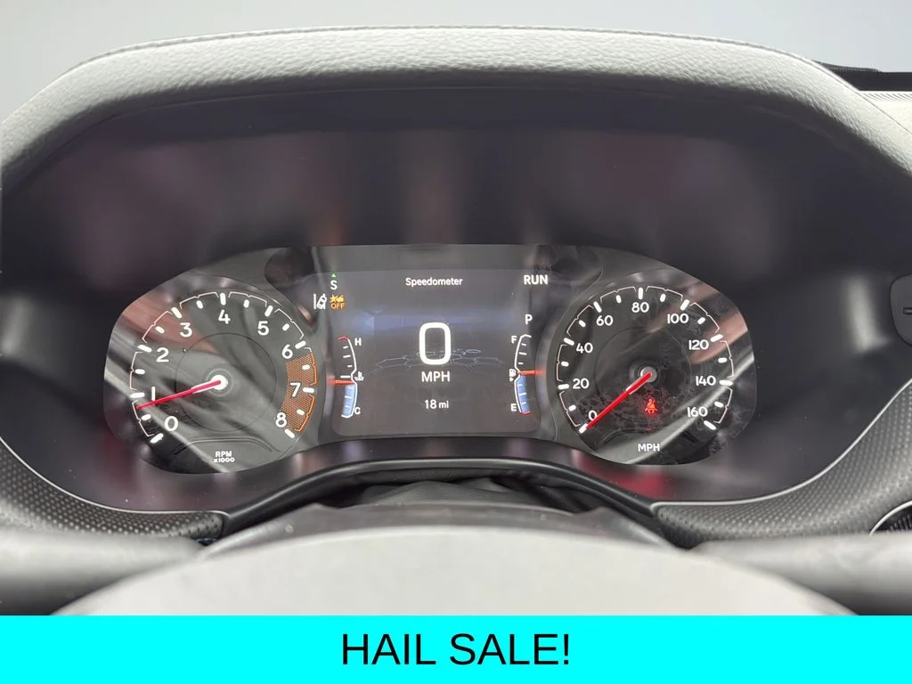 New 2026 Diamond Black Crystal Pearlcoat Jeep Latitude image 13