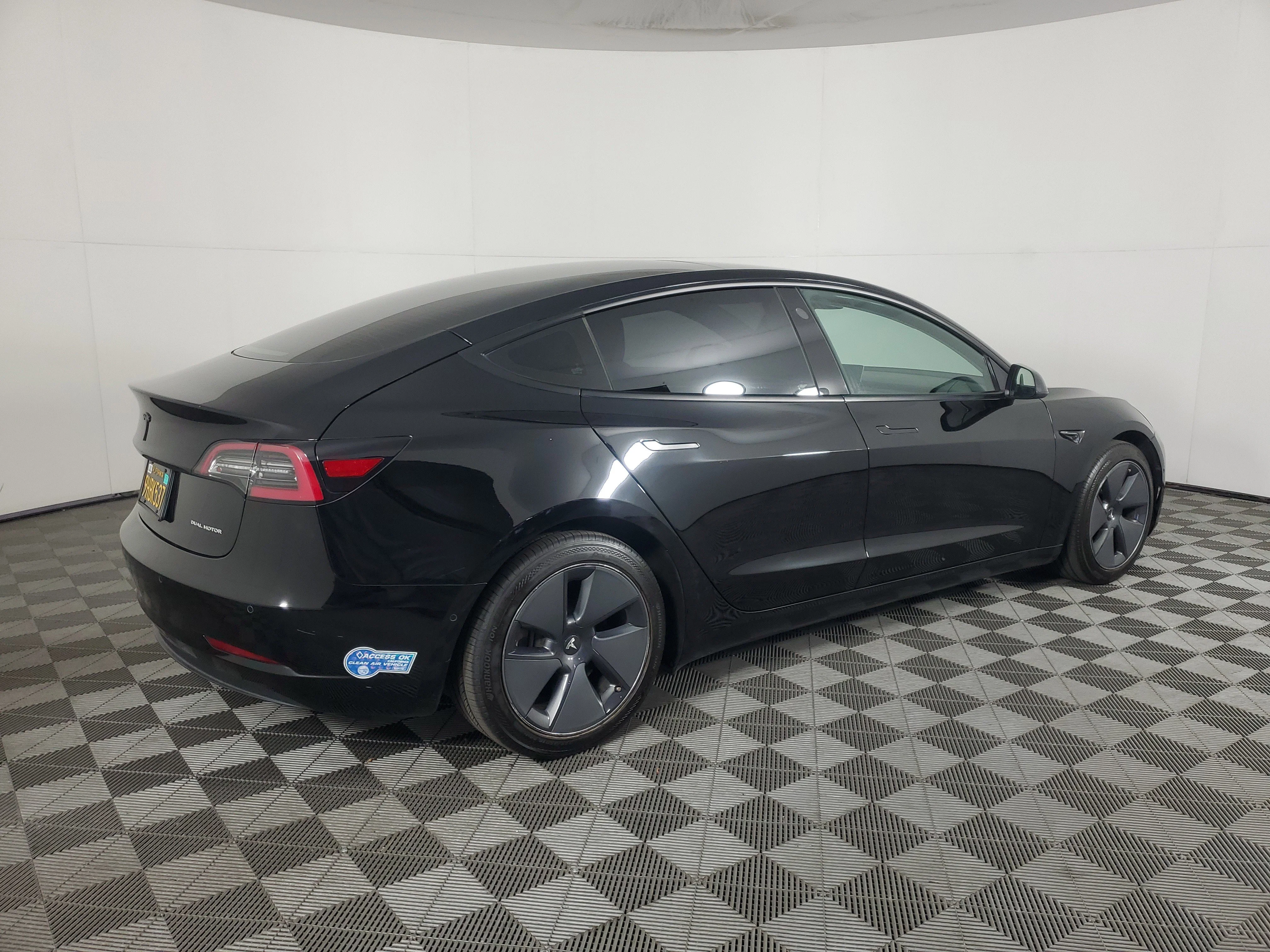 Used 2021 Solid Black Tesla Long Range image 4