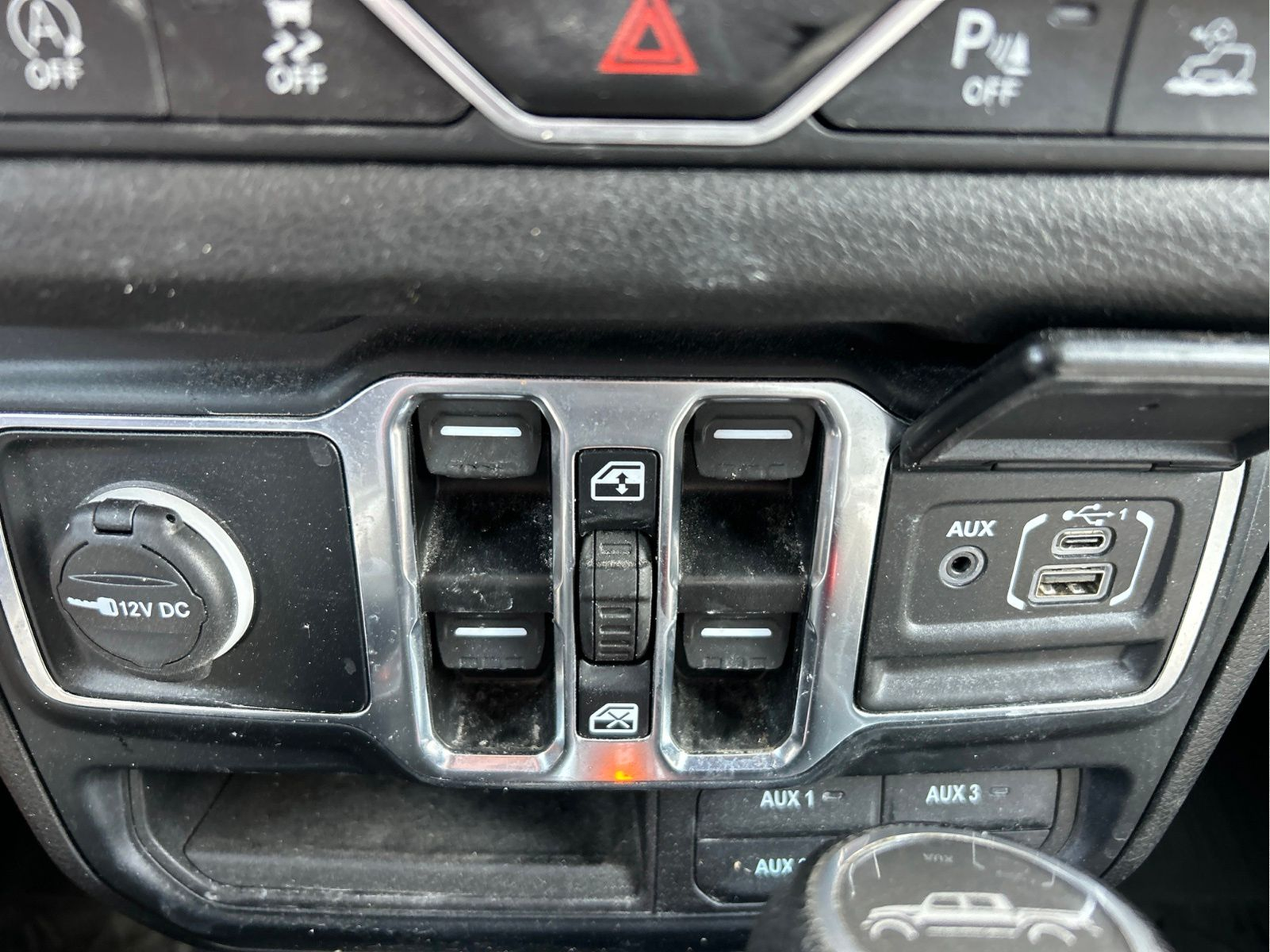 Used 2024 White Jeep Sport S image 31