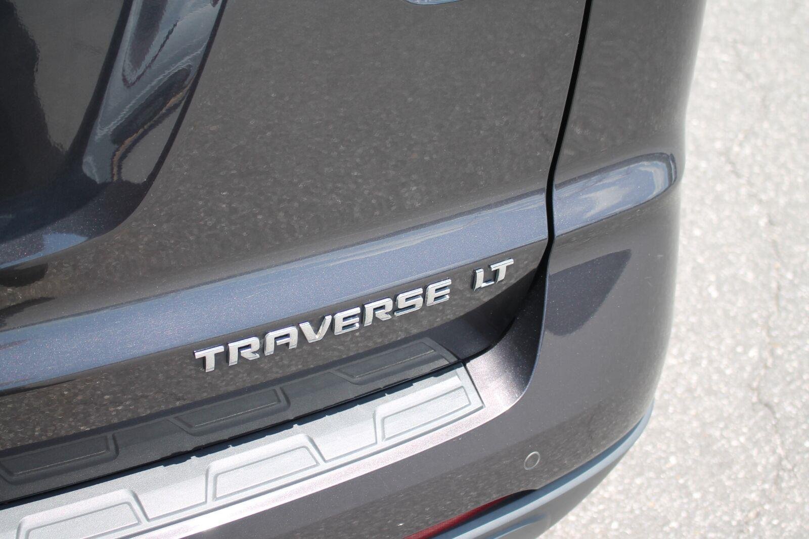 Used 2016 TUNGSTEN METALLIC Chevrolet LT image 29