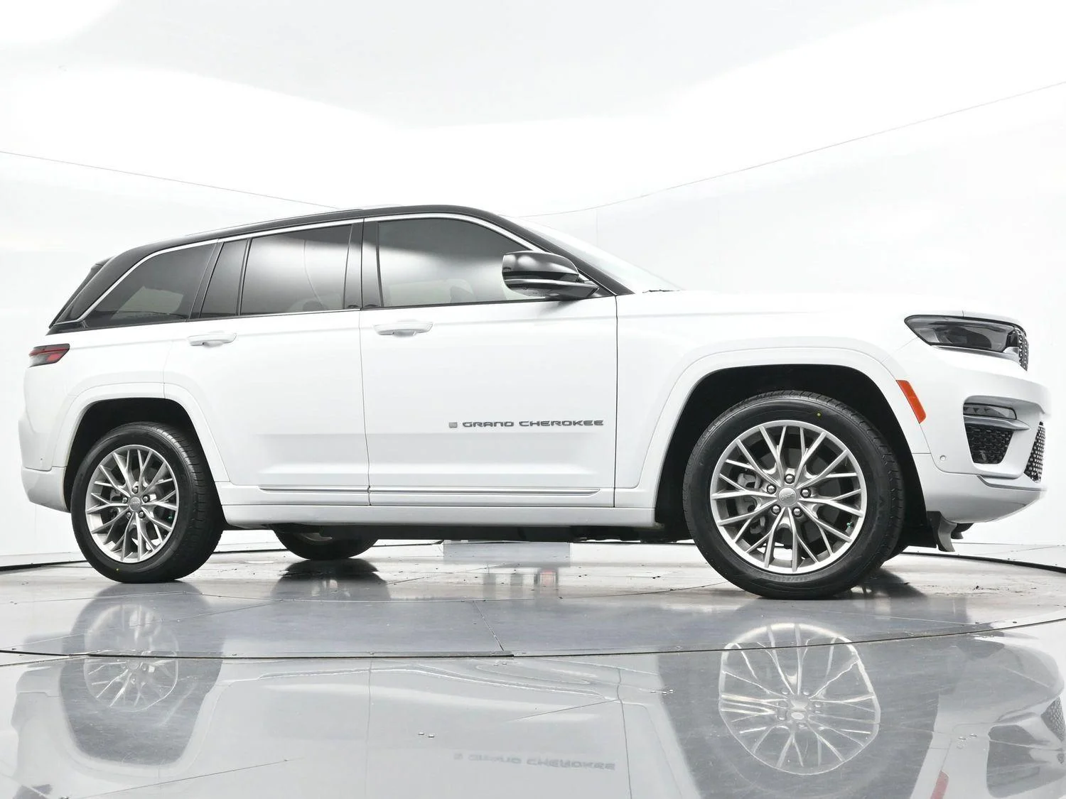 Used 2022 Bright White Clearcoat Jeep Summit image 48