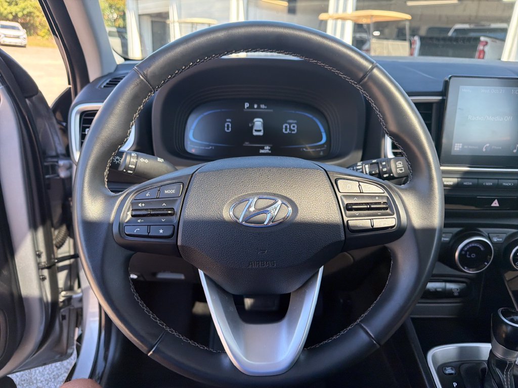 Used 2025 Silver Hyundai SEL image 17