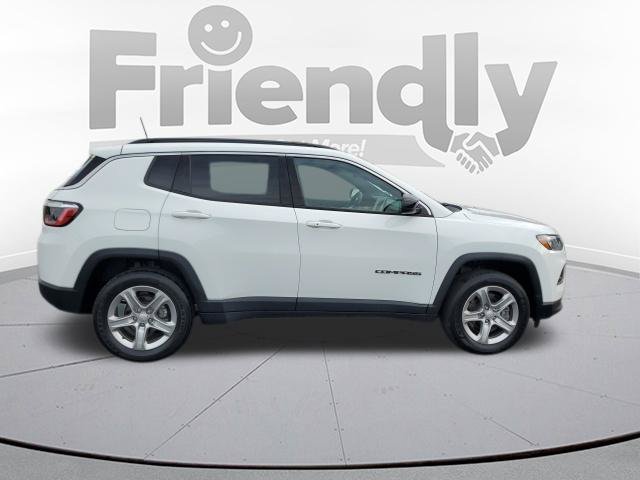 Used 2023 White Jeep Latitude image 6