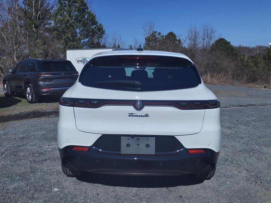 New 2025 Milano White Exterior Paint Alfa Romeo  image 17